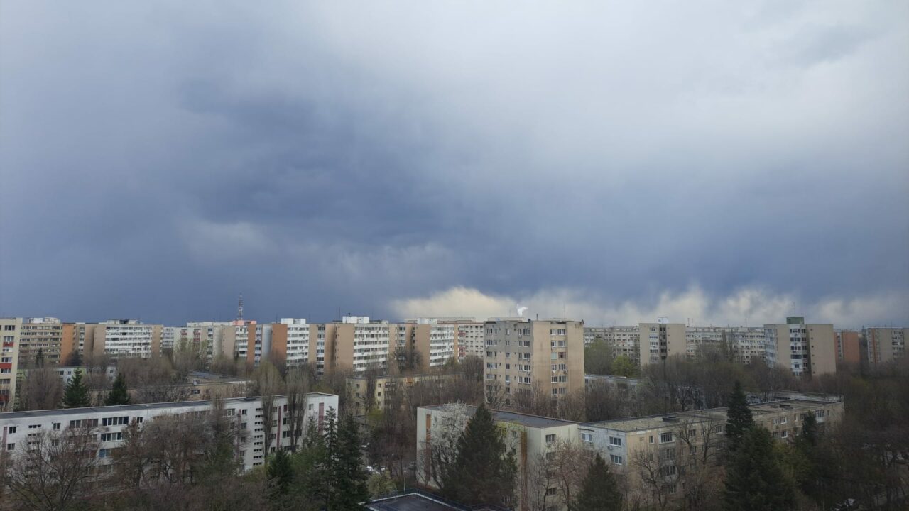 COD PORTOCALIU de ploi torențiale în județul Buzău. Care sunt localitățile vizate și până când e valabilă avertizarea meteo