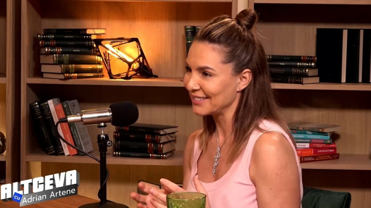 VIDEO | Cori Grămescu, la podcast-ul Altceva, despre alimentele pentru un ten sănătos: „Să evităm dulciurile și toate alimentele bogate în grăsimi”
