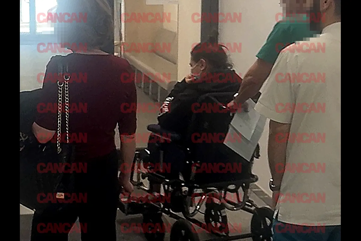 FOTO: Alertă în familia fostului președinte Traian Băsescu! Elena, dusă pe secția unui spital în scaun cu rotile. Ce s-a întâmplat