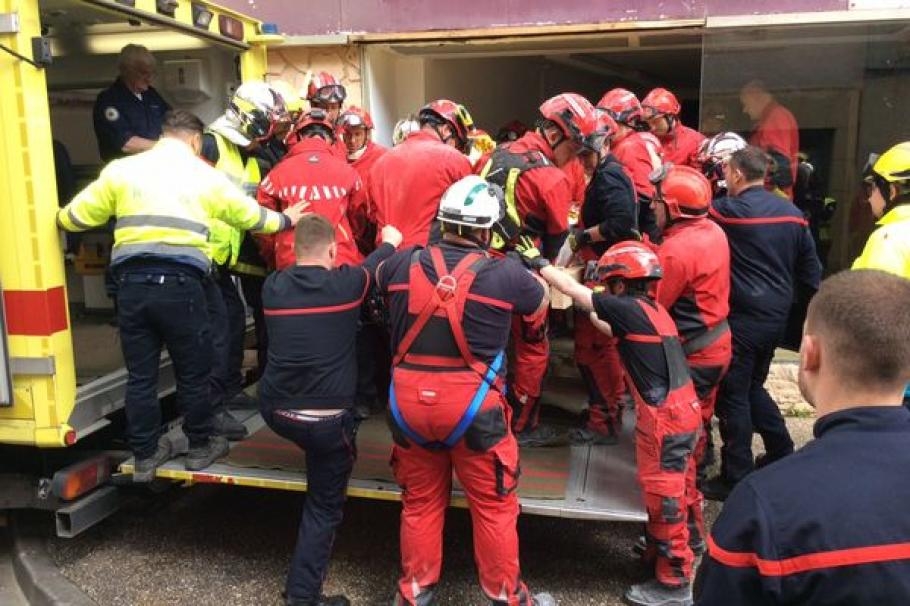 Tragedie în Franța: Doi români – tată și fiu – au MURIT după ce un zid s-a prăbușit peste ei