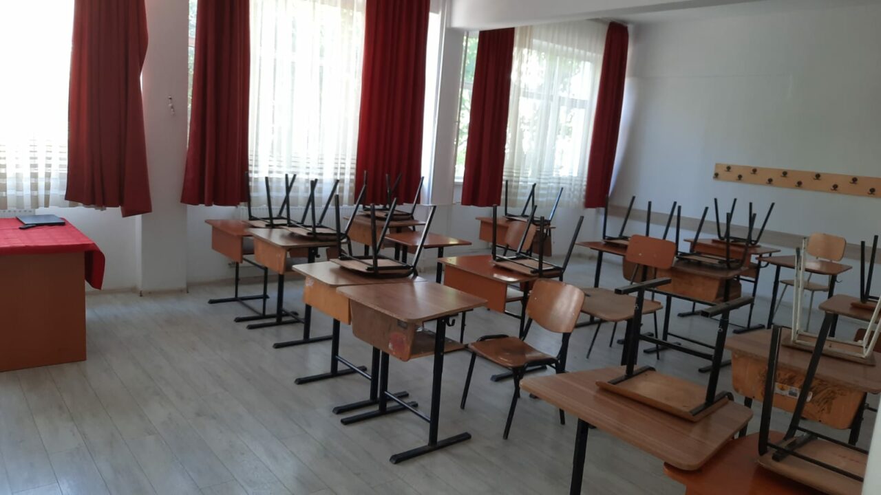 Școlile rămân ÎNCHISE și miercuri. Greva profesorilor ar putea dura câteva săptămâni / Reprezentanţii Guvernului, așteptați la sediul FSLI