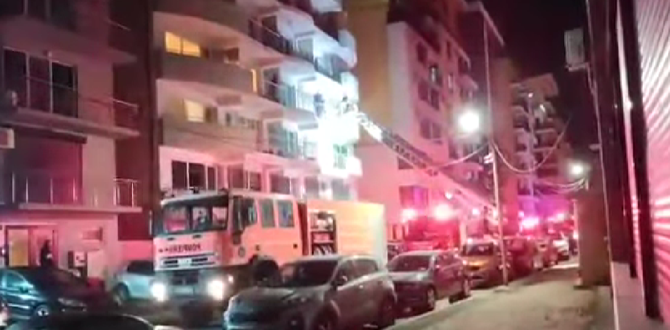 VIDEO | Alarmă de incendiu la un hotel din Mamaia! 27 de persoane au fost evacuate