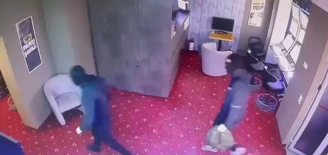 VIDEO | JAF ARMAT la o sală de jocuri de noroc din județul Arad. Patru suspecți au fost reținuți pentru 24 de ore