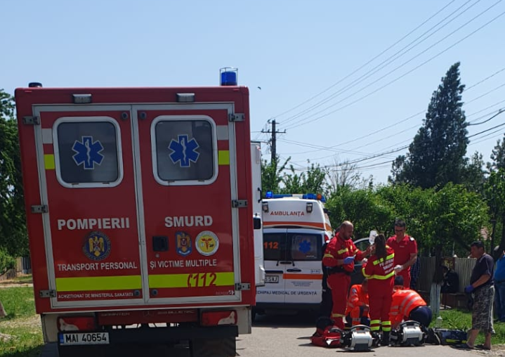 Copil de 6 ani, LOVIT MORTAL de o mașină pe un drum județean din Buzău. Minorul a trecut strada printr-un loc nepermis