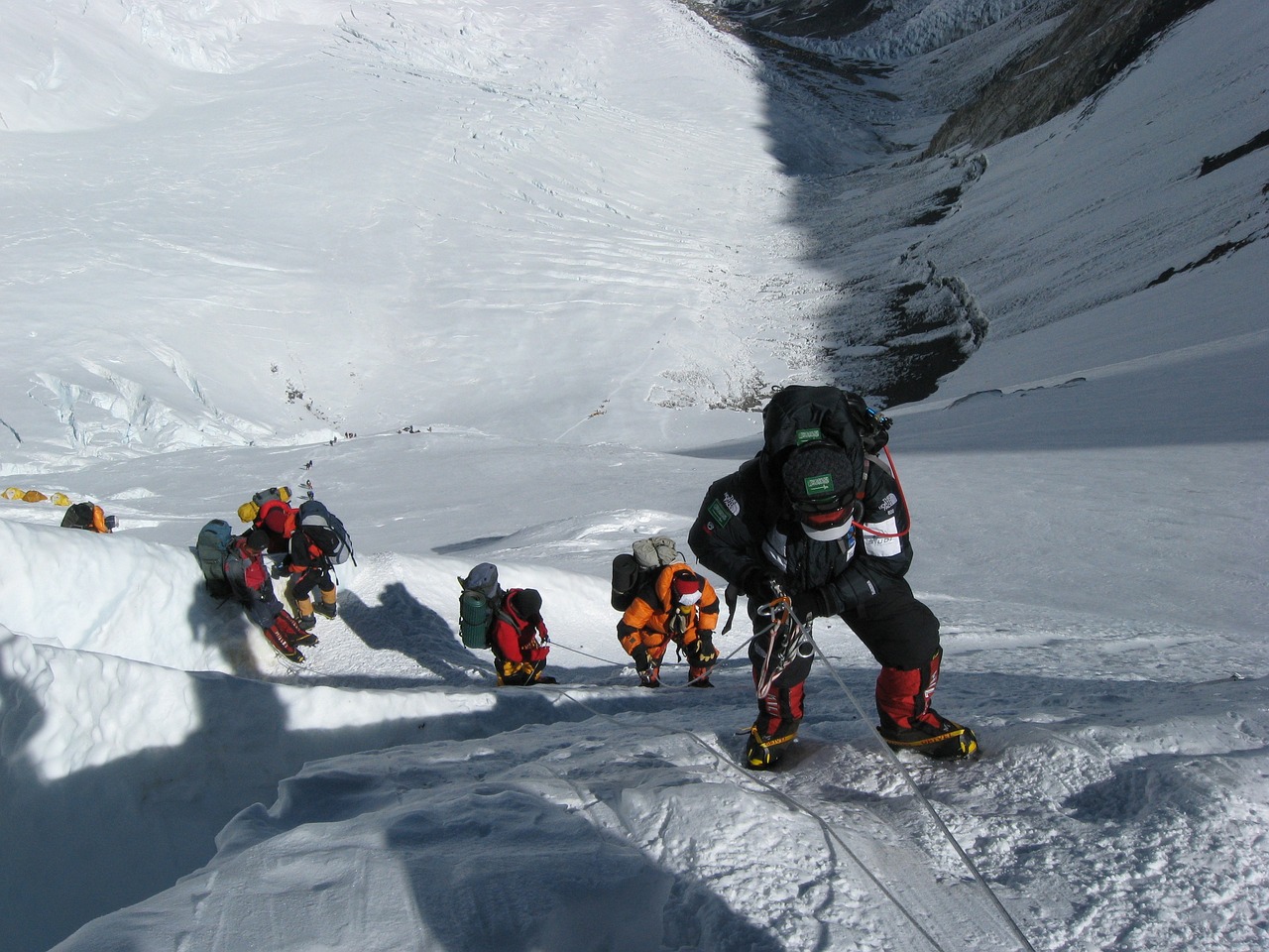 Renumit doctor american, mort în timp ce escalada Muntele EVEREST – VIDEO