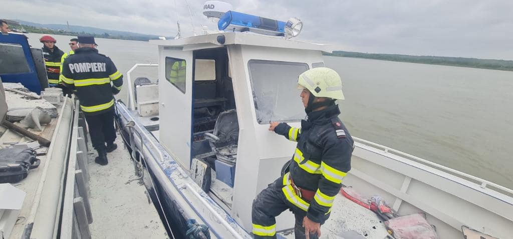 UPDATE | Incendiu la bordul unei nave a Poliției de Frontieră: Trei persoane, între care doi polițiști, au fost rănite (FOTO-VIDEO)