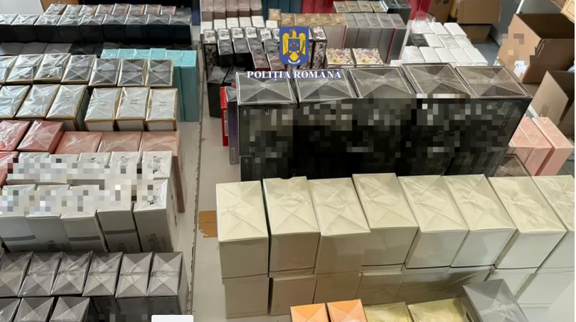 VIDEO | Acțiune a polițiștilor bucureșteni, într-un dosar cu parfumuri contrafăcute: percheziții, persoane prinse în flagrant și suspecți reținuți