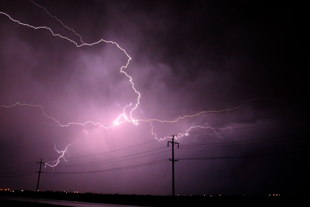 Vremea se schimbă radical în România! Fenomene meteo violente în întreaga țară