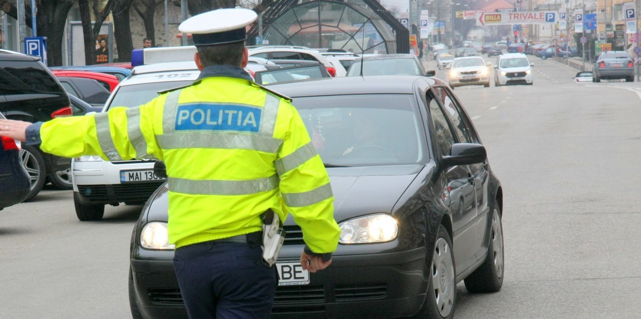 VRANCEA: Bărbat prins cu 5 kilograme de droguri în timp ce mergea spre Capitală să le vândă