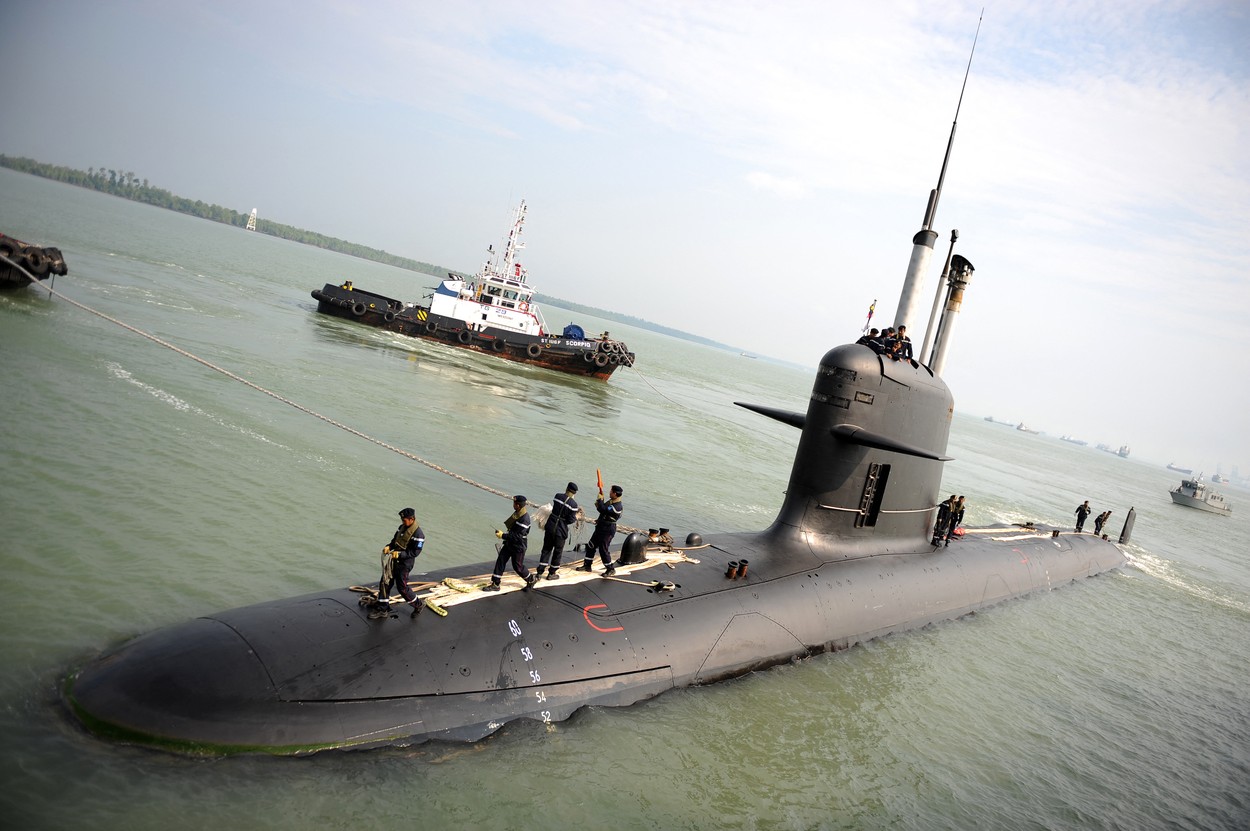 România cumpără două NAVE second hand din Marea Britanie și două submarine din Franța. Ce alte achiziții mai fac autoritățile