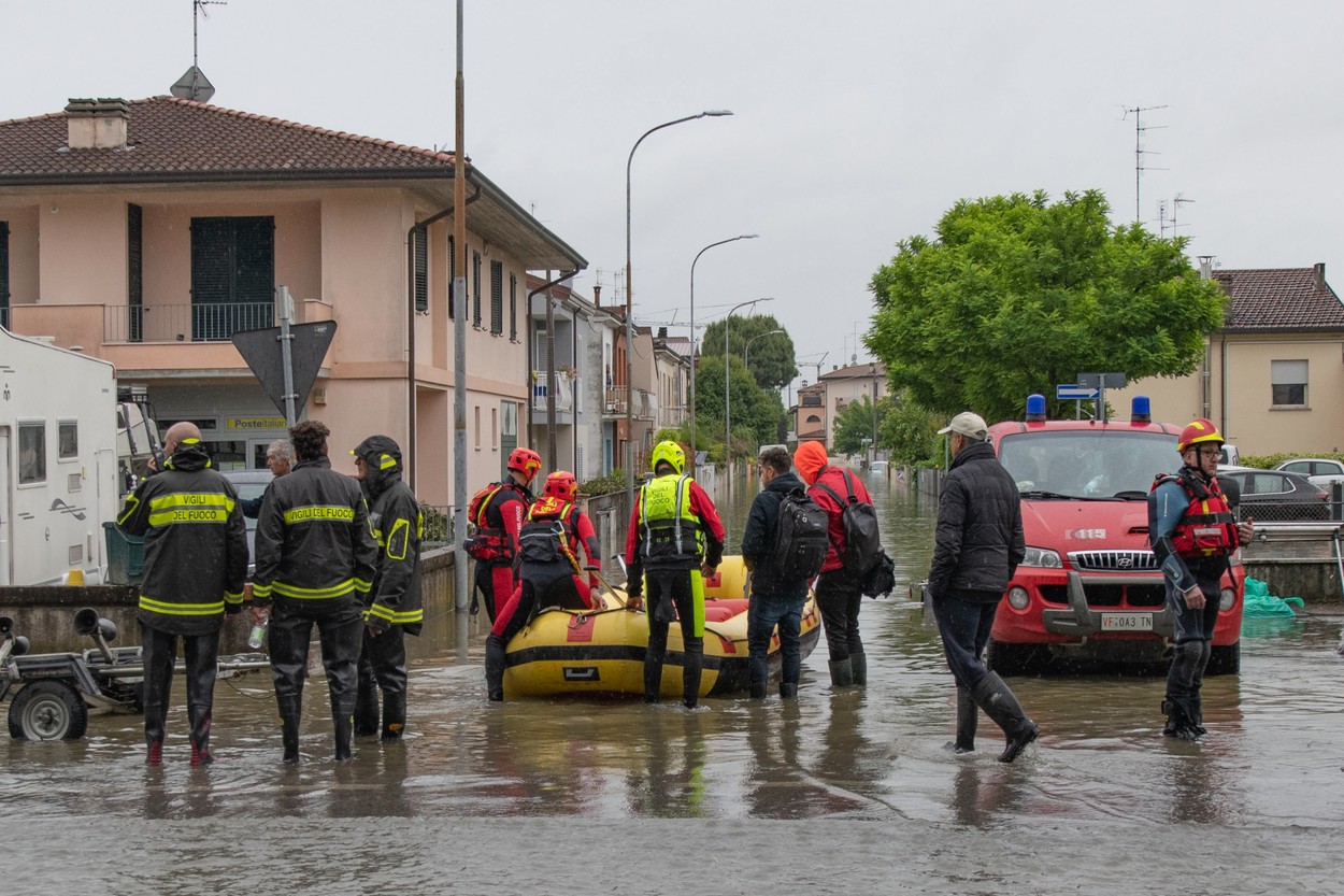 The Guardian: Inundațiile din ITALIA arată că Europa s-ar putea confrunta cu o adevărată criză climatică
