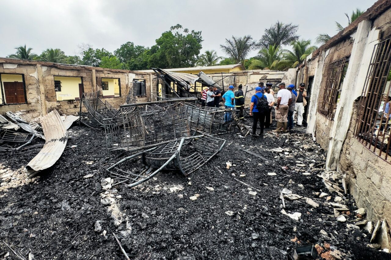 Incendiu la o școală din GUYANA, soldat cu 19 morți. Focul, pus de o elevă! Era supărată că i-a fost confiscat telefonul