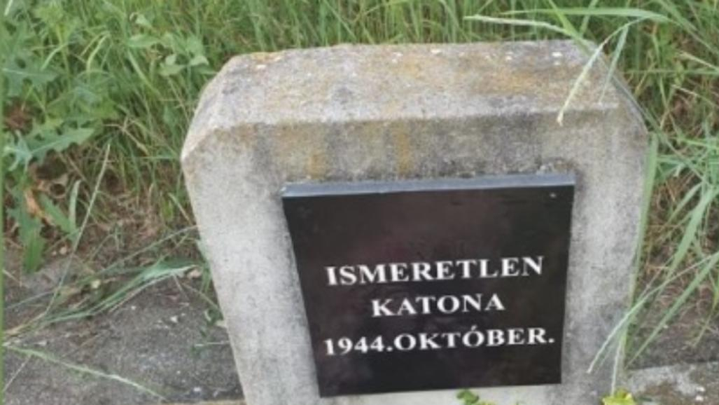 Mormântul unui erou român, VANDALIZAT la Satu Mare! Placa de căpătâi, înlocuită cu o inscripție maghiară