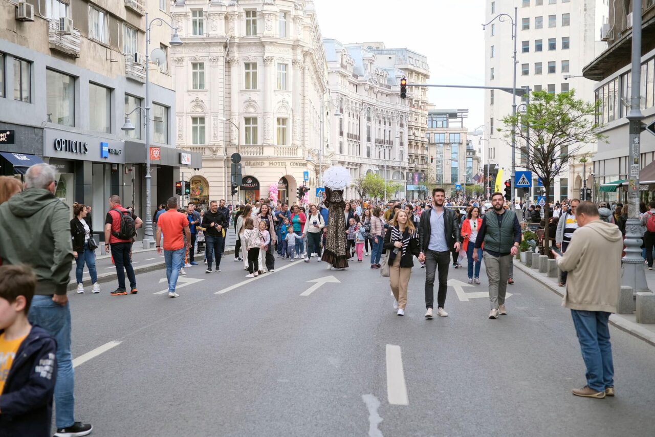 „Străzi deschise, București – Promenadă Urbană 2025” revine pe Calea Victoriei. Ce aduce nou ediția din acest an