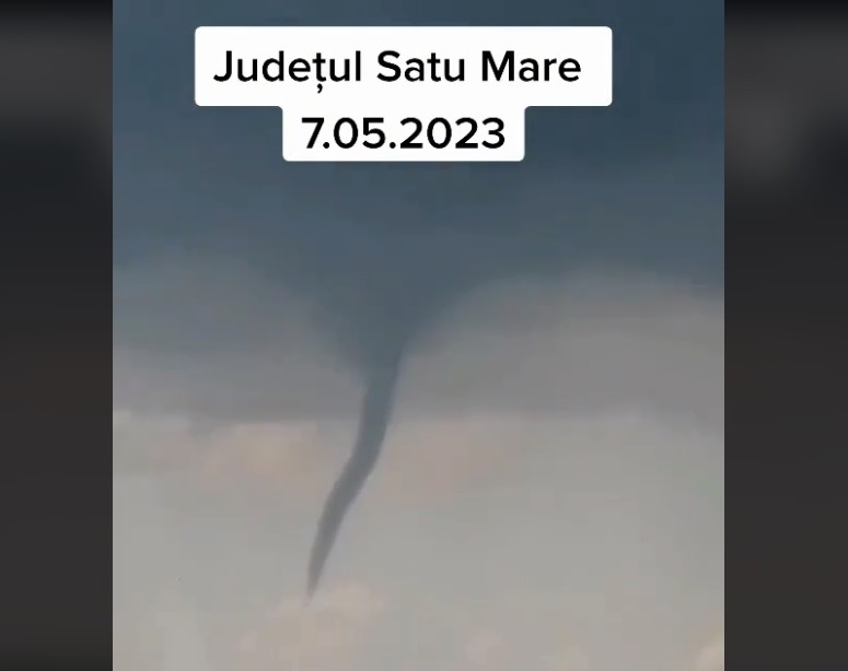 Vremea o ia razna: TORNADE în Satu Mare! / Ce sunt norii-pâlnie