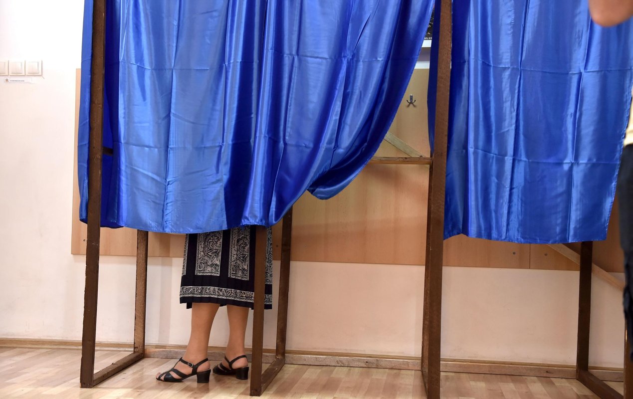 Avertisment BEC. FILMAREA și FOTOGRAFIEREA în cabina de vot, interzisă! Condiții pentru însoțitori după perdea