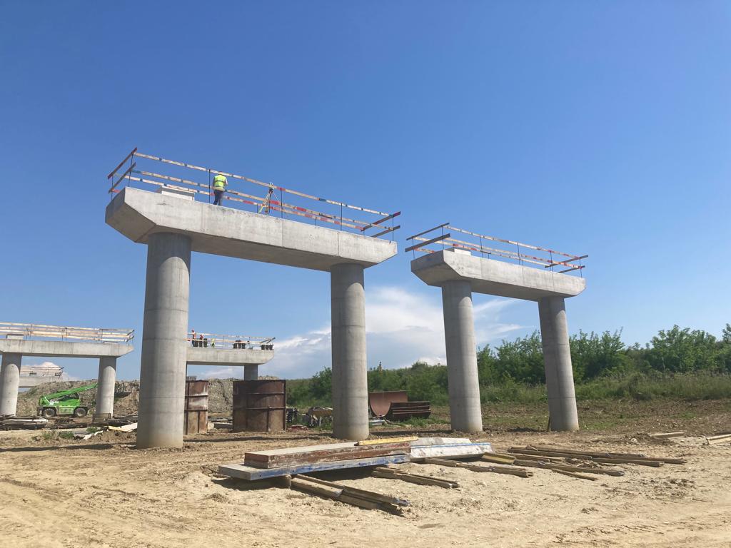 FOTO | Cum arată acum Autostrada Pitești- Sibiu. Lucrările la Lotul 5, Pitești – Curtea de Argeș, sunt în grafic