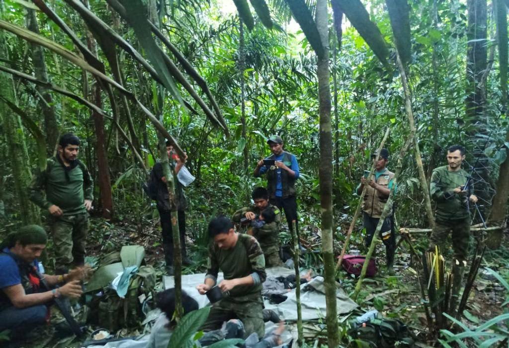 Miracol în JUNGLA amazoniană: 4 copii, găsiți în viață după 40 de zile de la prăbușirea unui avion!