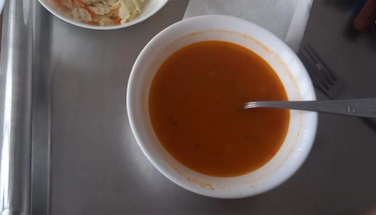 O studentă a comandat o ciorbă de cartofi în cantina MOXA de la ASE. Ireal câți bani a avut de plătit