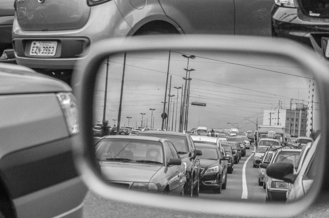 Închiriau mașini de LUX în străinătate și le vindeau în România, cu acte false. Prejudiciul, de ordinul milioanelor!
