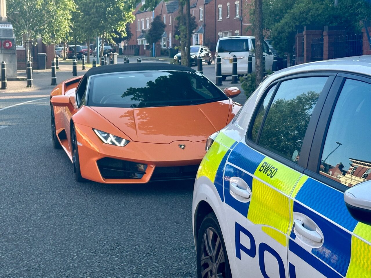 Motivul INCREDIBIL pentru care un bărbat și-a pierdut Lamborghini-ul Huracan de 200.000 de euro. Ce le-a spus el polițiștilor