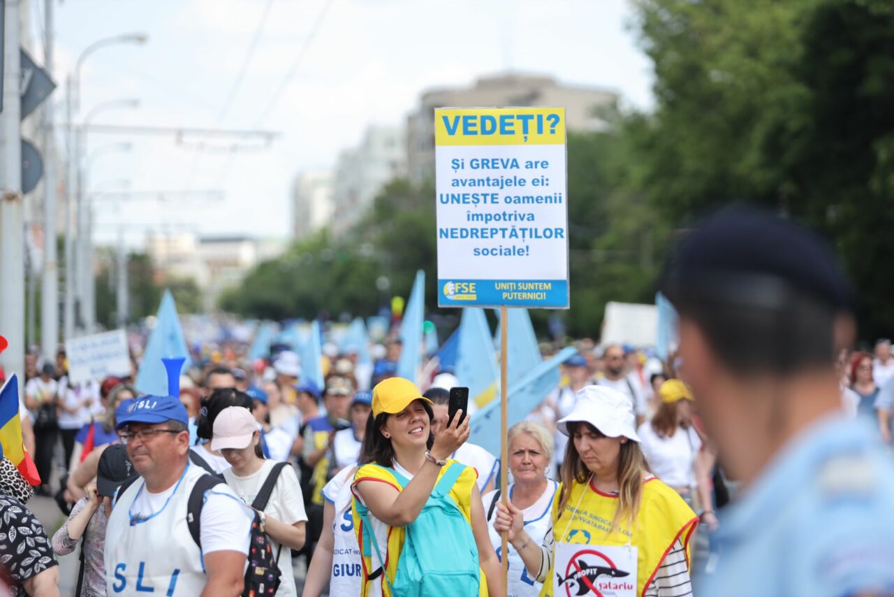 Liderul FSLI, Simion Hăncescu, acuză: „Dascălii au fost «răsplătiţi» cu umilinţă şi BATJOCURĂ”