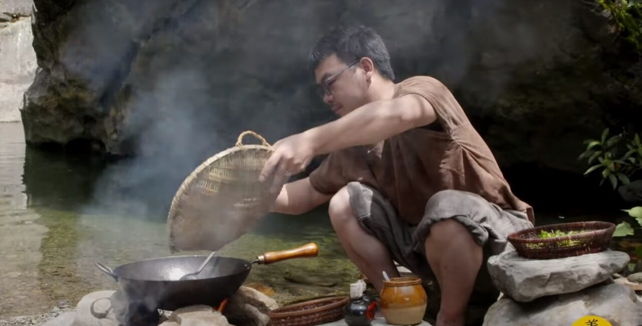 VIDEO viral cu noul fel de MÂNCARE preferat al chinezilor. „Suge și aruncă” face furori pe Internet / Tu ai curaj să consumi așa ceva?