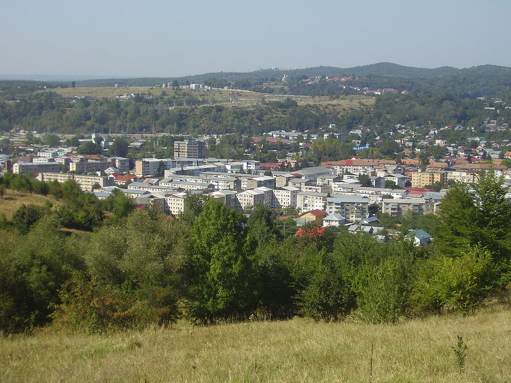 Orașul din România unde o GARSONIERĂ costă doar 3.400 de euro. La ce distanță este de București