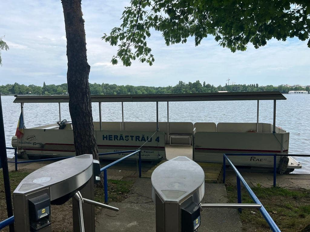 Nicușor Dan a anunțat că, începând de joi, bucureştenii se pot plimba cu vaporaşul pe lacul Herăstrău