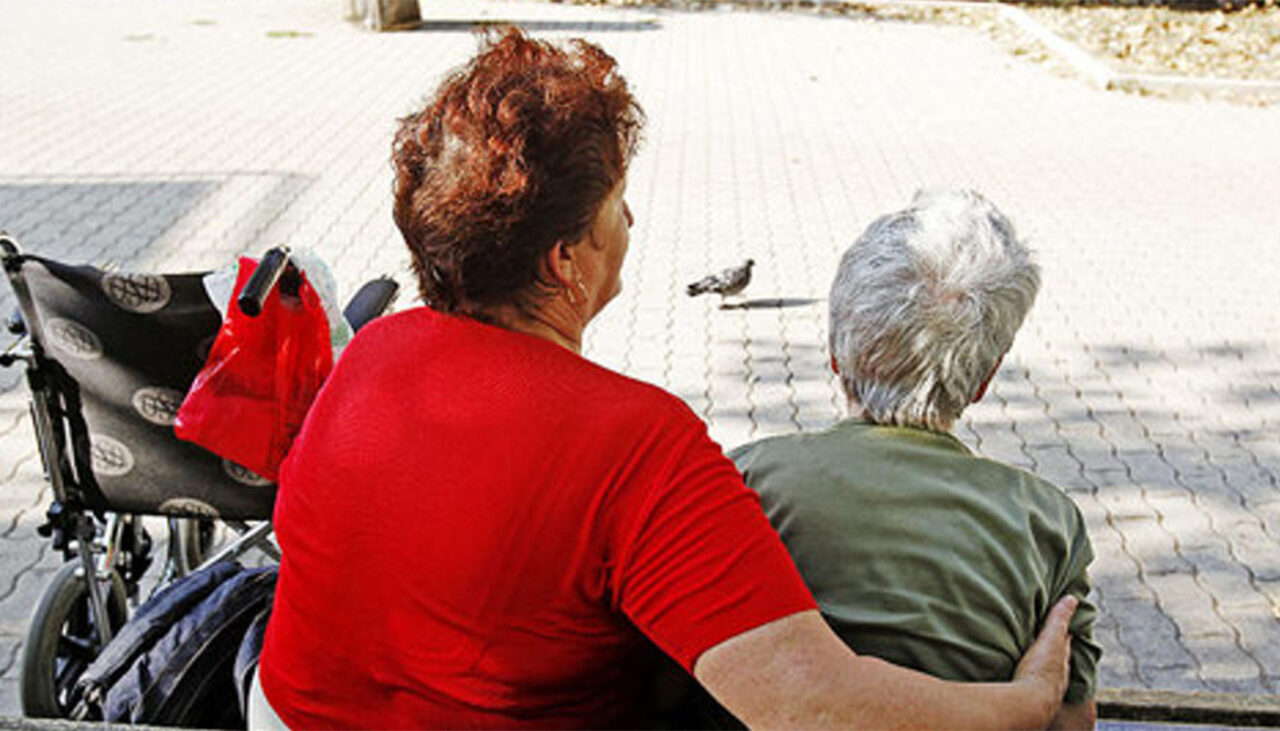 De necrezut! Ce a primit o BADANTĂ moldoveancă de la pensionara pe care o îngrijea. Testamentul a lăsat-o fără cuvinte