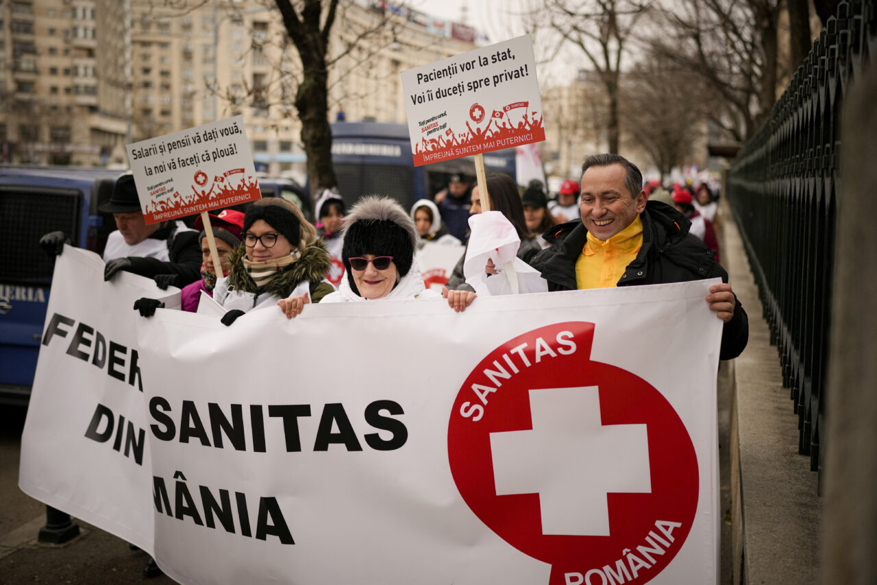 Angajații din sistemul sanitar intră în GREVĂ japoneză. Care sunt revendicările sindicaliștilor