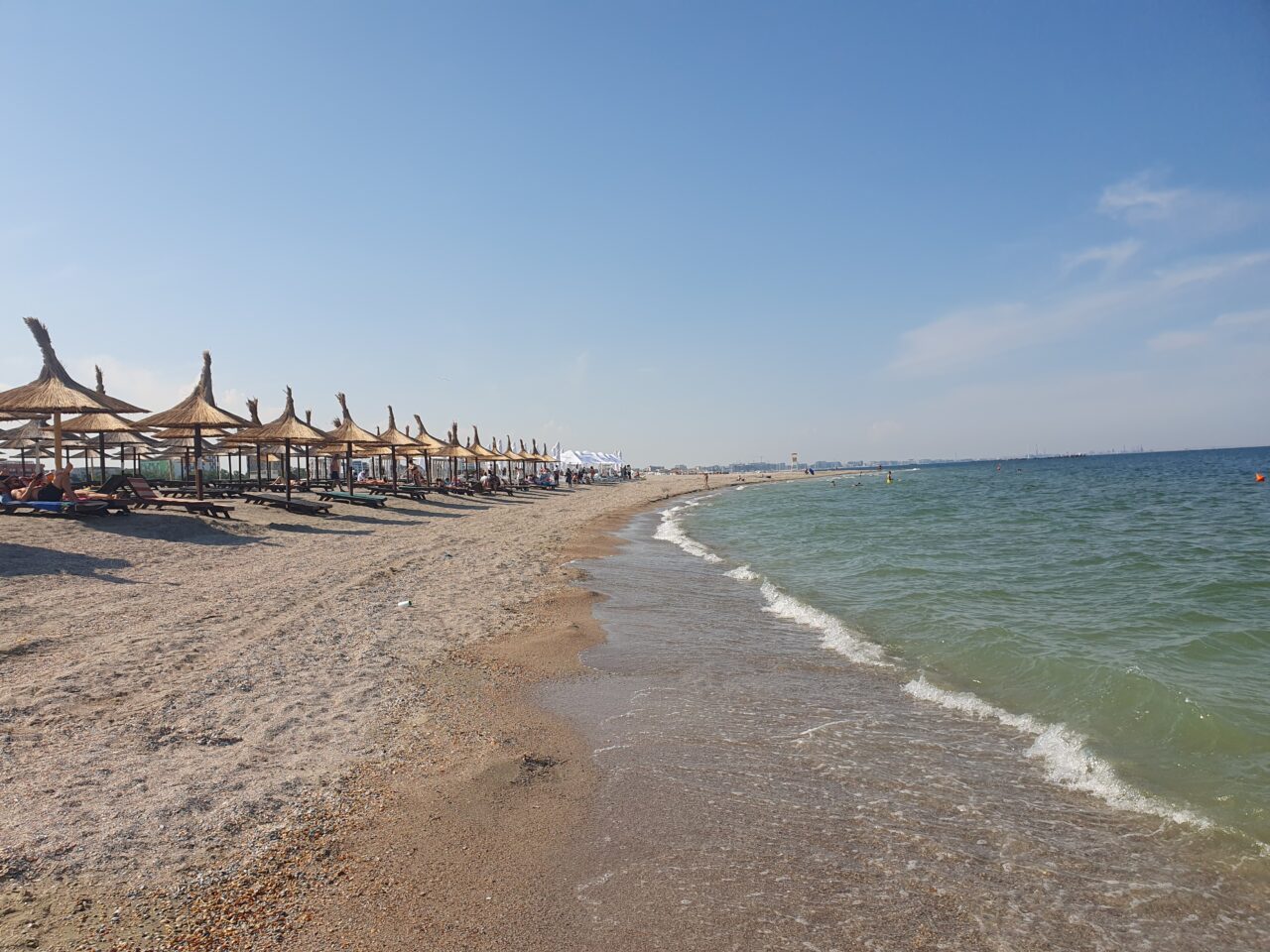 Ministrul Mediului caută soluții pentru îmbunătățirea serviciilor pe LITORAL: Turiștii, nemulțumiți de prețuri și de calitatea plajelor