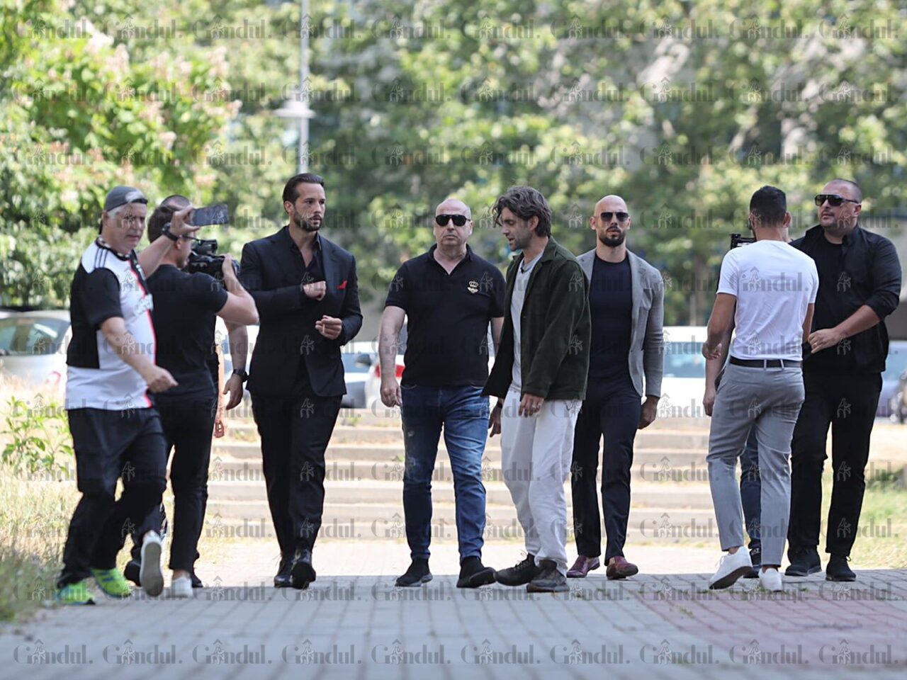 Frații Tate, prima dată la INSTANȚĂ după trimiterea în judecată. Milionarii britanici au venit cu bodyguarzi. Ce decizie vor lua judecătorii – FOTO