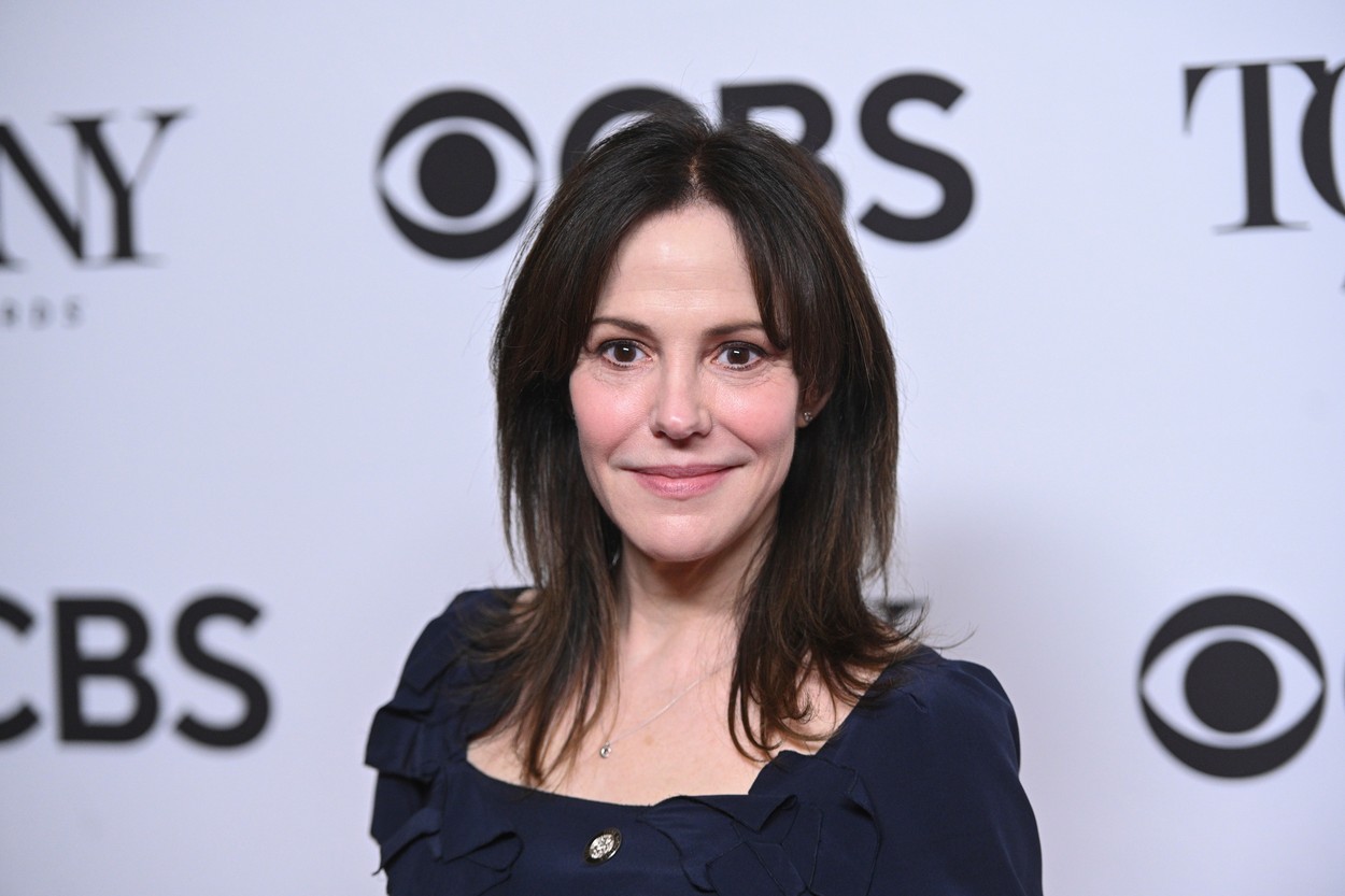 Mary-Louise Parker este invitata specială AIFF.7. Actrița va fi prezentă la București la proiecția filmului său „ROMANCE & CIGARETTES”