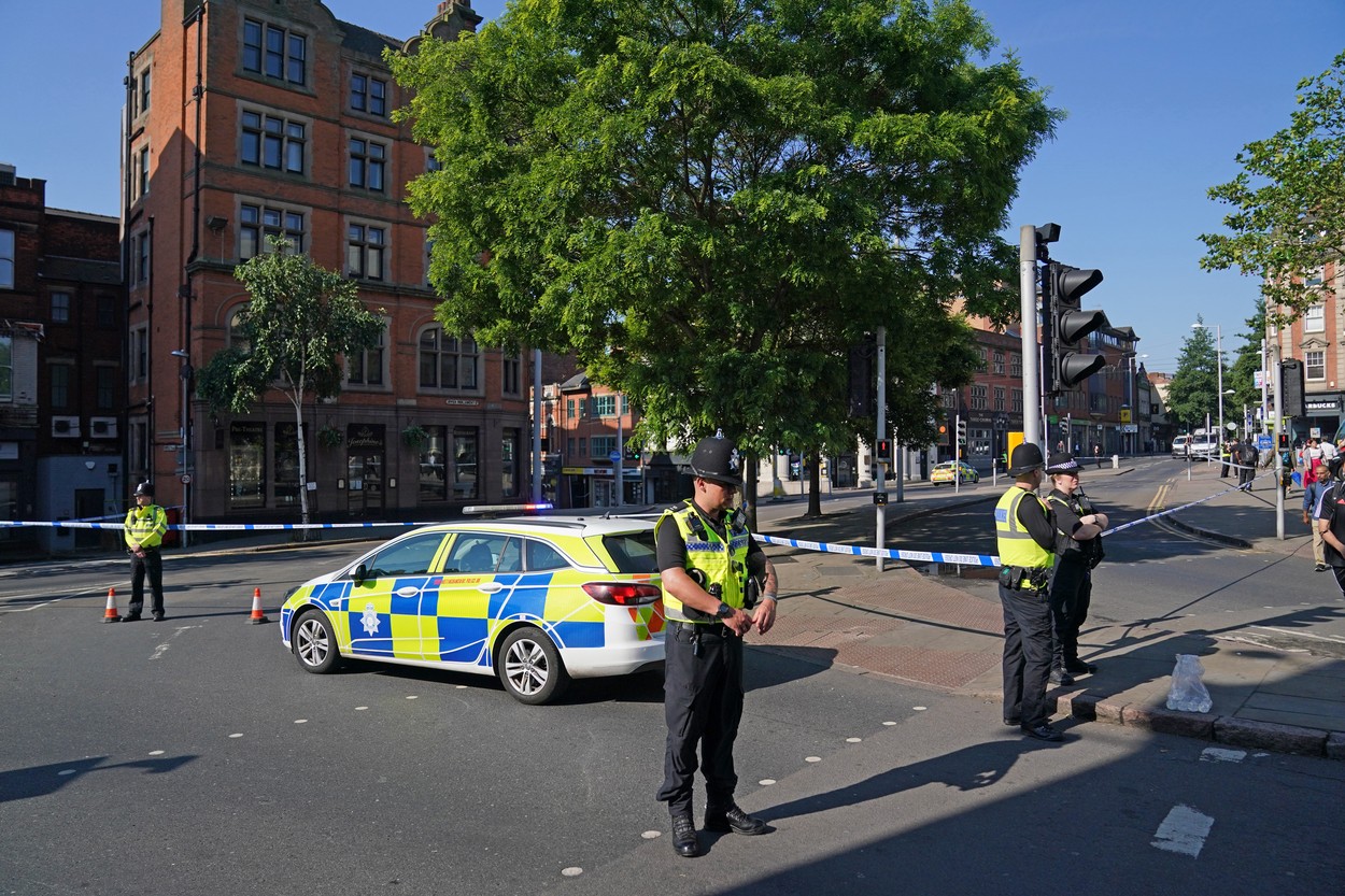 Anglia: Trei oameni, găsiți MORȚI în Nottingham. Alte trei persoane, lovite intenționat de o dubă / Poliția: „Incidentele au legătură între ele”