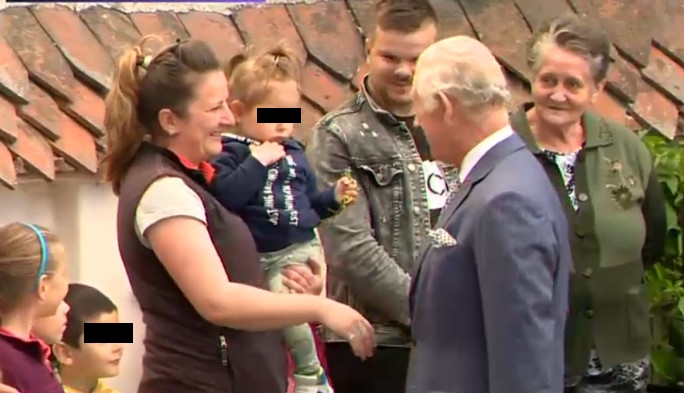 REGELE Charles al III-lea a ajuns la proprietatea sa din Valea Zălanului, în județul Covasna, unde a fost întâmpinat de mai mulți localnici