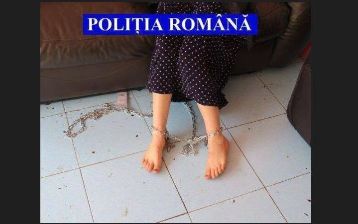 Tânără de 18 ani cu probleme psihice, legată cu lanțuri de bunica sa. A intervenit poliția!