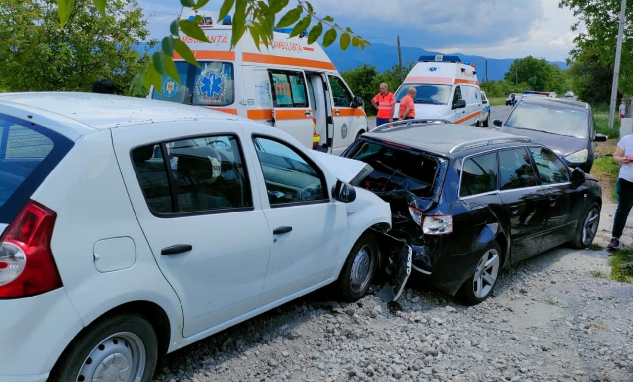 O femeie a murit după ce un șofer de 81 de ani a pierdut controlul mașinii pe care o conducea