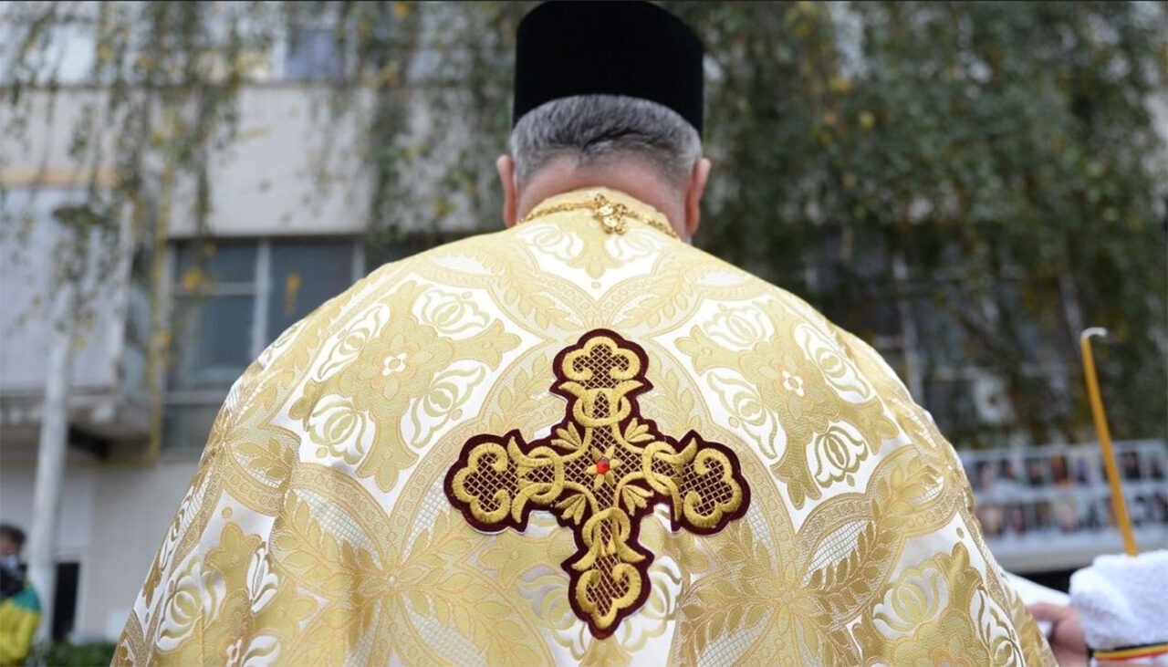 Preot din București, ACUZAT că a dublat tariful înmormântării unui cetățean ucrainean. „Familia e disperată, că nu mai are nici de unde să împrumute”