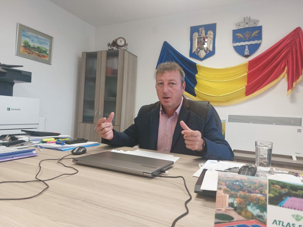 Verguleasa, săraca comună bogată. Primarul vrea DRUMURI asfaltate, localnicii locuri de muncă