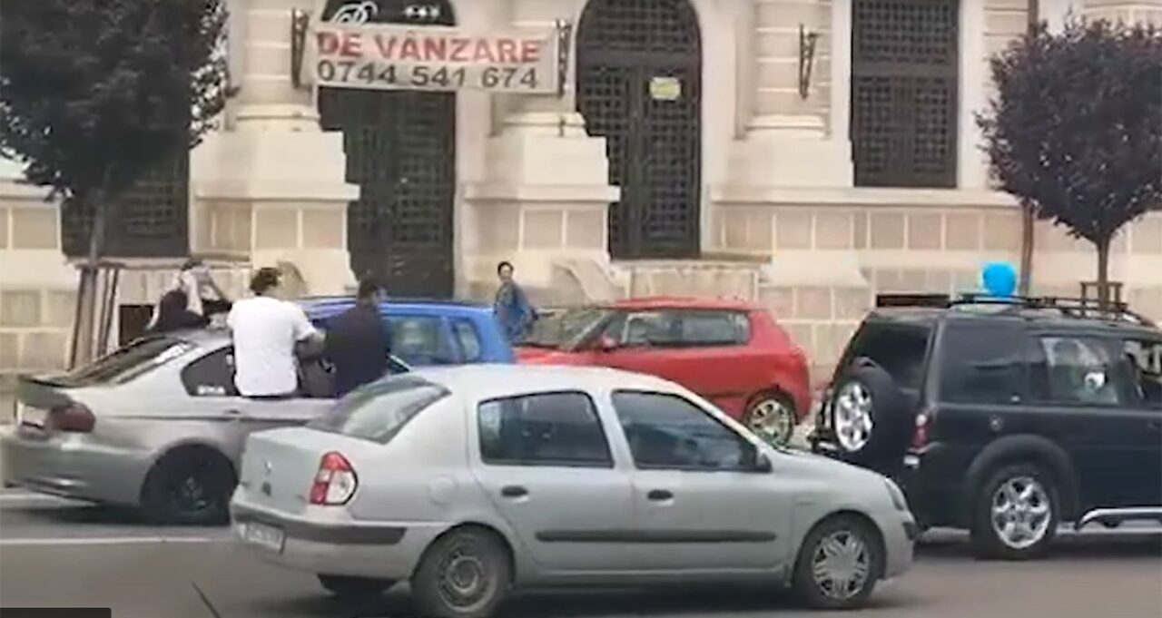 Ce au făcut acești 15 adolescenți din Bârlad, imediat după ce au absolvit liceul. Au fost amendați cu 580 de lei fiecare