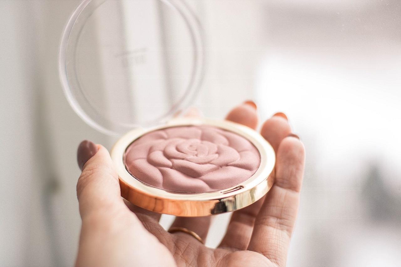 (P) Tendințe la produse de make-up și de înfrumusețare din anul 2023