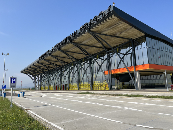 LIVE | Inaugurarea Aeroportului Internațional Brașov Ghimbav. Cursă TAROM pilotată de fiul cosmonautului Dumitru Prunariu