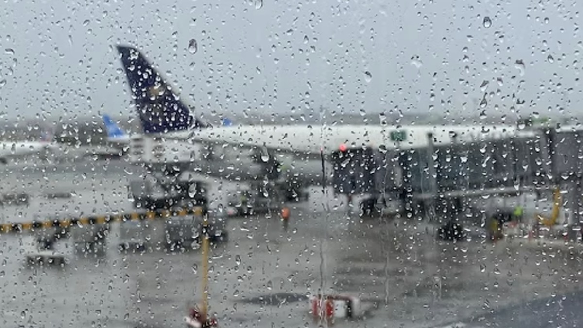 Traficul aerian pe Otopeni, dat peste cap din cauza ploii. Mai multe curse au întârziere