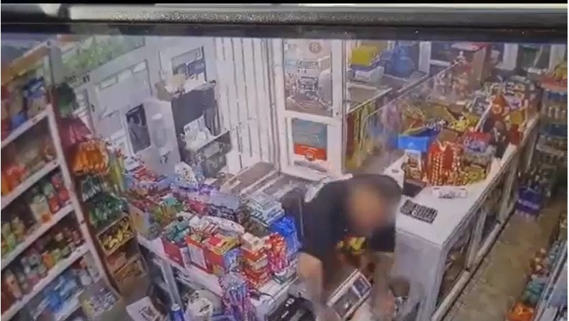VIDEO. Isprava unui bărbat din Brăilă. A furat bani dintr-un magazin și apoi i-a pierdut pe toți la păcănele