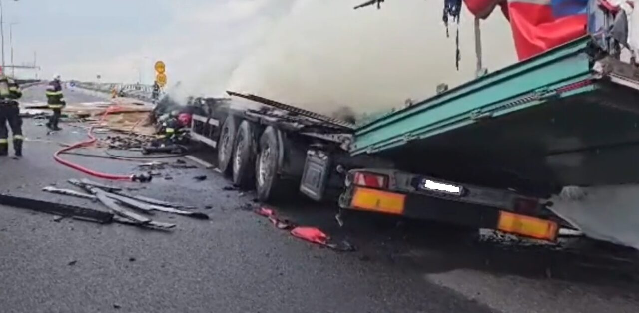 VIDEO | Mărturia tânărului care a SALVAT din flăcări un șofer de TIR, pe autostrada Sebeș-Turda: „A explodat direct și a luat foc”