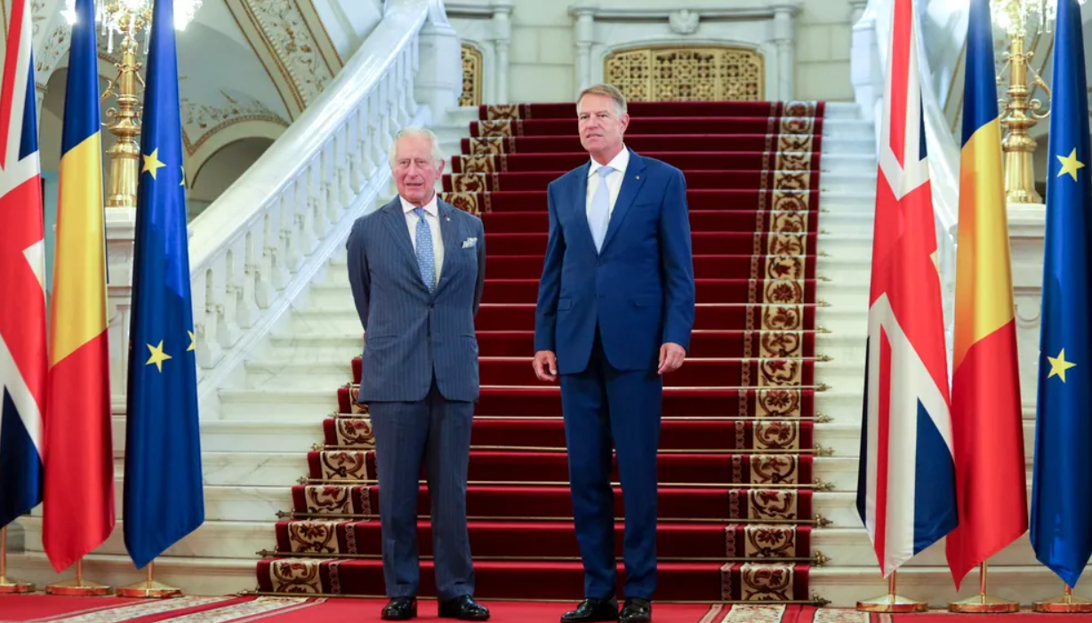 Klaus Iohannis îl primeşte la Palatul Cotroceni pe Majestatea Sa Regele Charles al III-lea. Prima vizită a unui monarh britanic în România