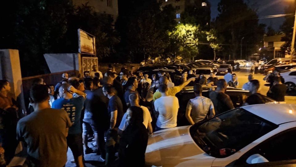 La coadă la „Grădinița de vară”, ca la lapte în comunism. Robert Negoiță: „Eu înțeleg teama părinților, dar nu consider că au motive de îngrijorare”
