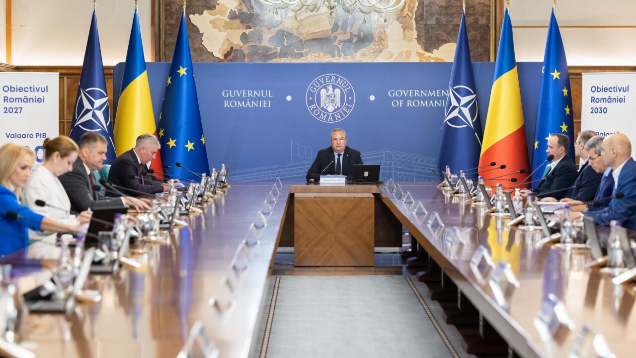 Guvernul analizează proiectele de OUG privind creșterea salariilor profesorilor și acordarea unor prime cadrelor didactice. De câți bani e vorba