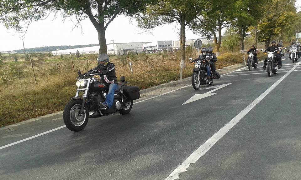 Opt motocicliști din banda Hells Angels au fost ridicați de polițiștii bucureșteni. Suspecții sunt audiați la Serviciul Omoruri